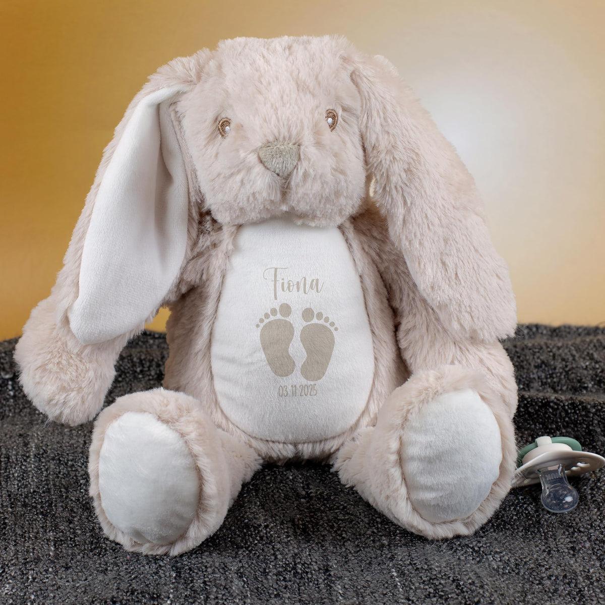 Personalisierter Kuschelhase mit Name & Geburtsdatum – Plüschtier Baby Geschenk 23 cm Beige